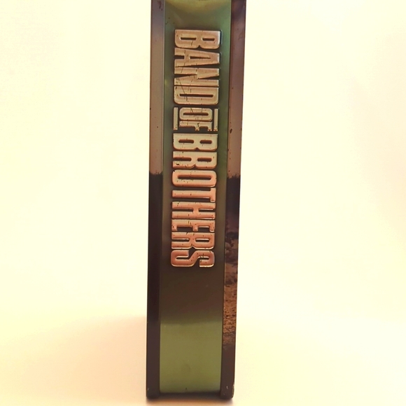 Band Of Brothers 6 Blue Ray Disc DVD Set in a  Collectable Metal Tin - Picture 2 of 10